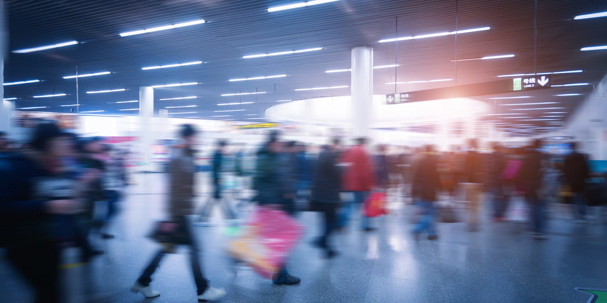 Menschenmenge beim Einkaufen Menschenmenge beim Einkaufen - Wertpapier